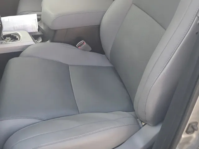 Toyota Sequoia - фото 4