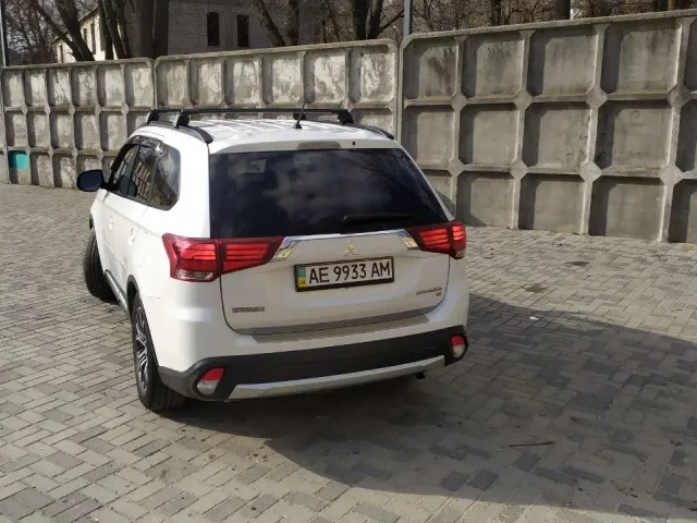 Mitsubishi Outlander - фото 5