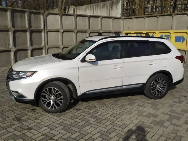 Mitsubishi Outlander - фото 2
