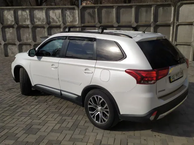 Mitsubishi Outlander - фото 3