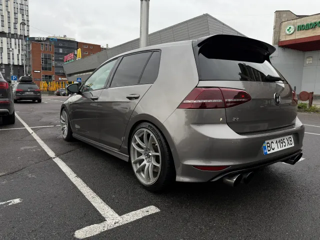 Volkswagen Golf R - фото 2