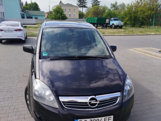 Opel Zafira - фото 1