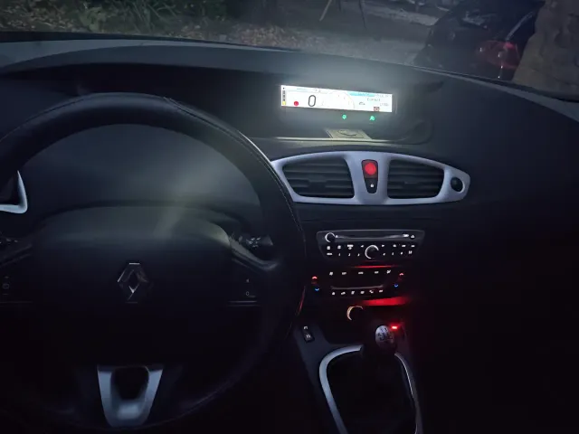 Renault Scenic - фото 5