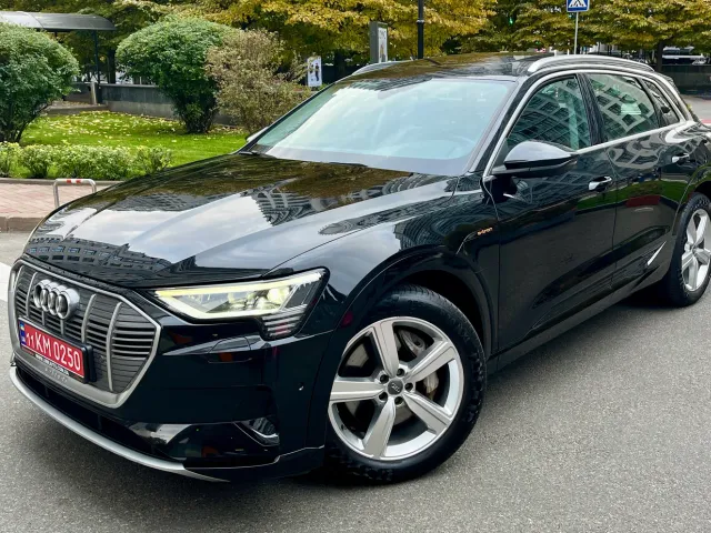 Audi e-tron - фото 2