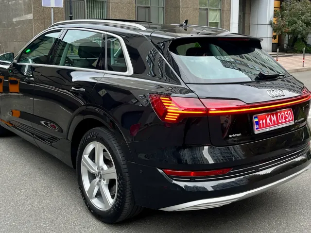 Audi e-tron - фото 4
