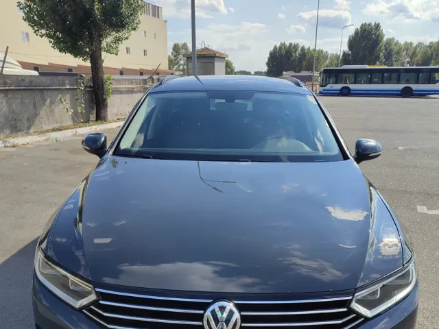 Volkswagen Passat - фото 1
