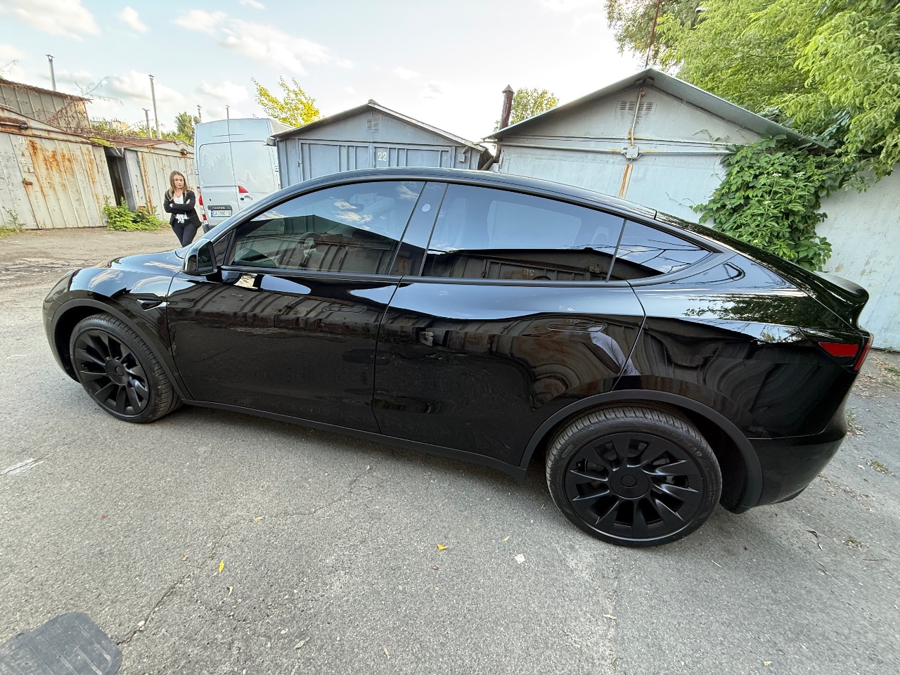 Tesla Model Y - фото 4