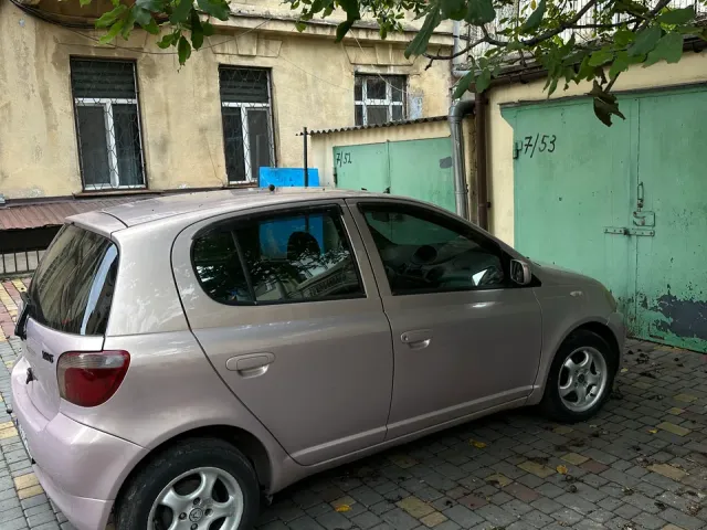 Toyota Yaris - фото 3