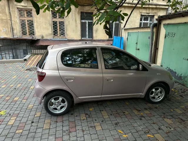 Toyota Yaris - фото 1