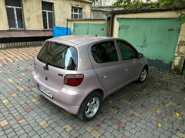 Toyota Yaris - фото 2