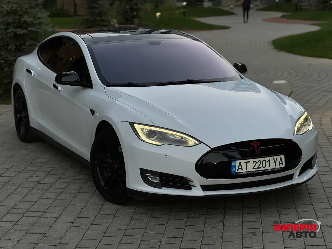 Tesla Model S - фото 9