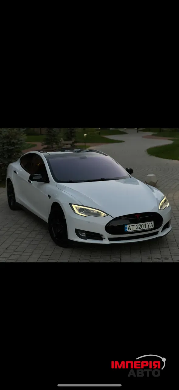 Tesla Model S - фото 1