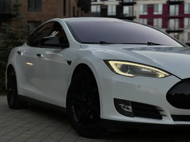 Tesla Model S - фото 3