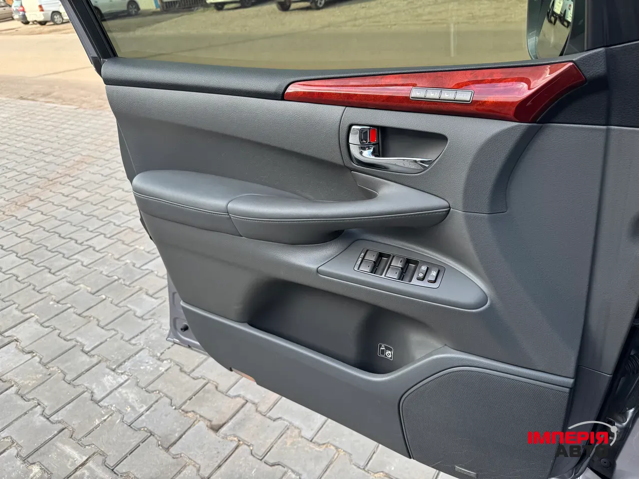 Lexus LX - фото 11