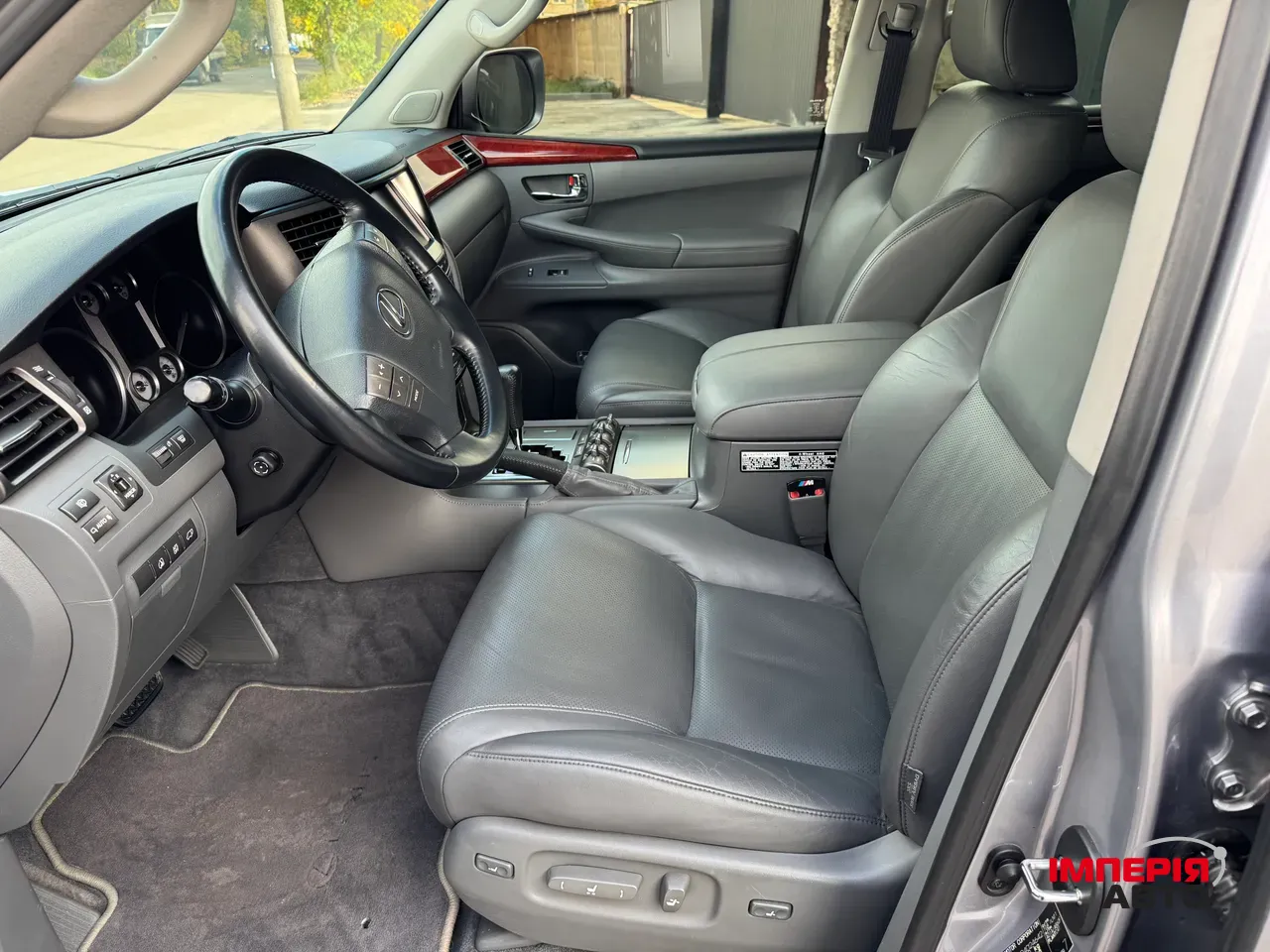 Lexus LX - фото 12