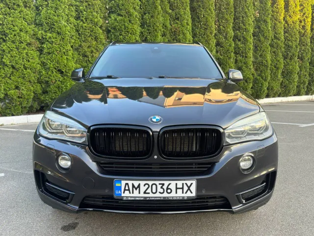 BMW X5 - фото 1