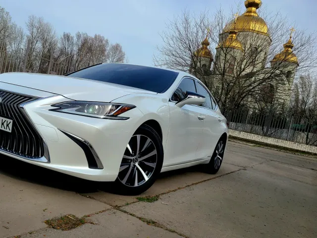 Lexus ES - фото 1