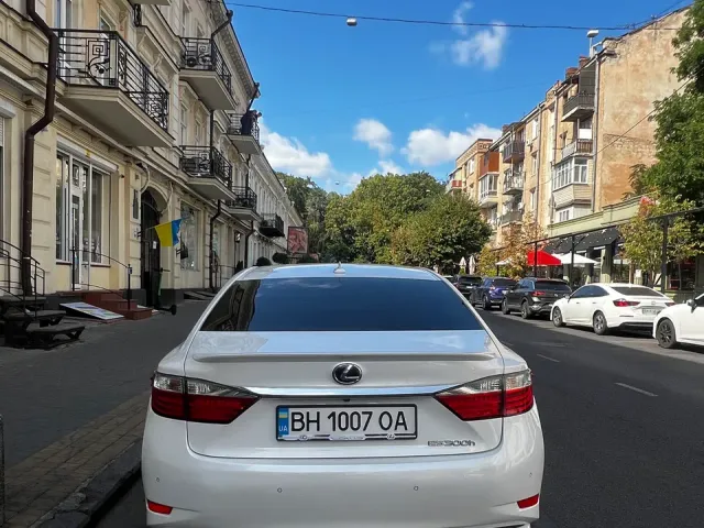 Lexus ES - фото 4