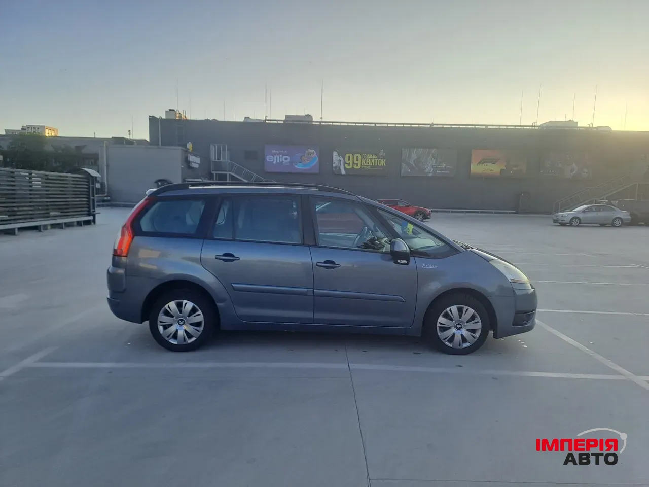 Citroen C4 Picasso - фото 9