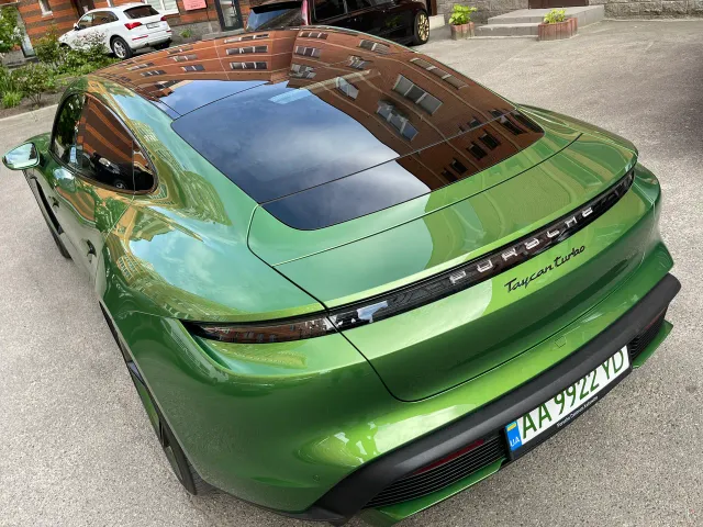 Porsche Taycan - фото 1