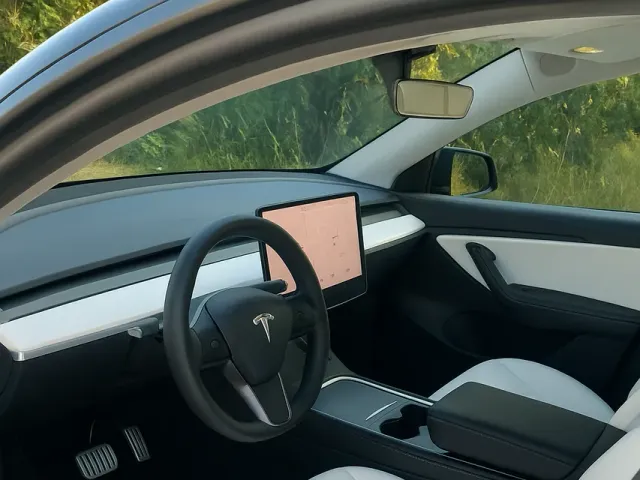Tesla Model Y - фото 2