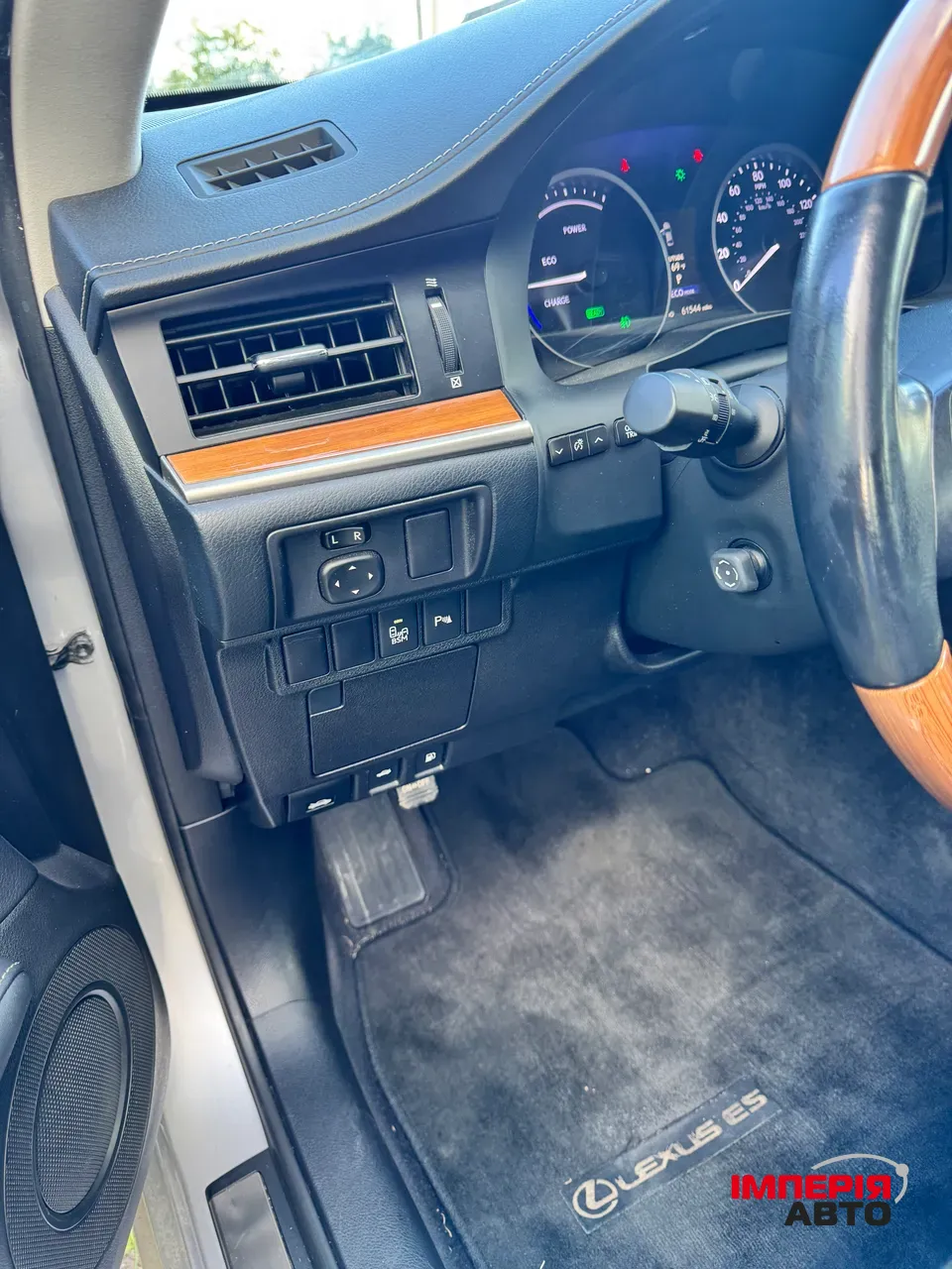 Lexus ES - фото 12