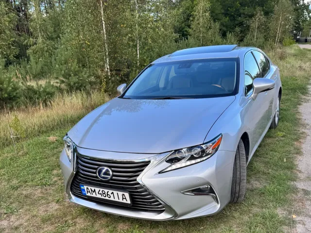 Lexus ES - фото 1