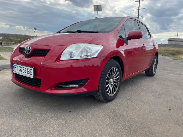 Toyota Auris - фото 4