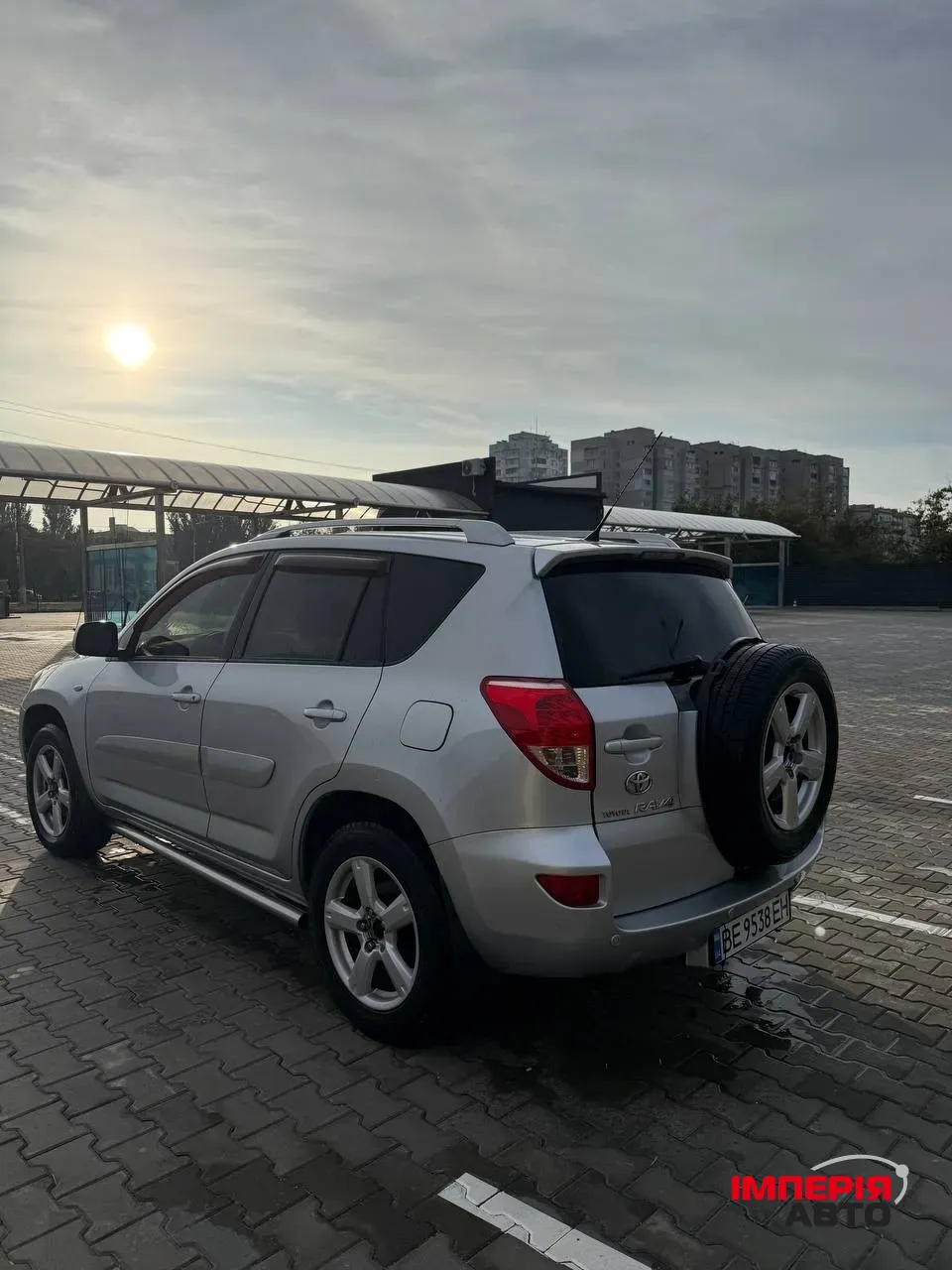 Toyota RAV4 - фото 2