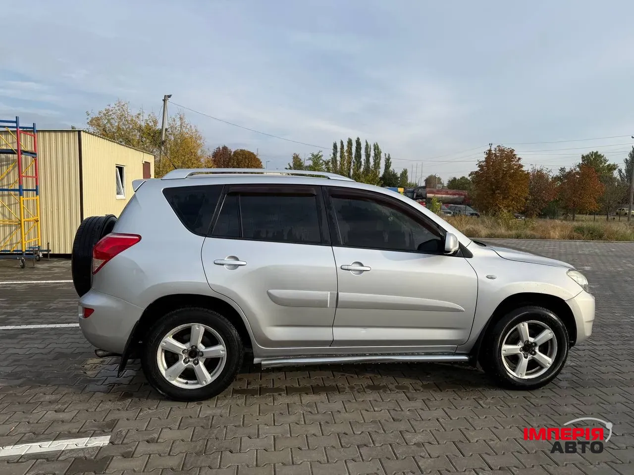 Toyota RAV4 - фото 7