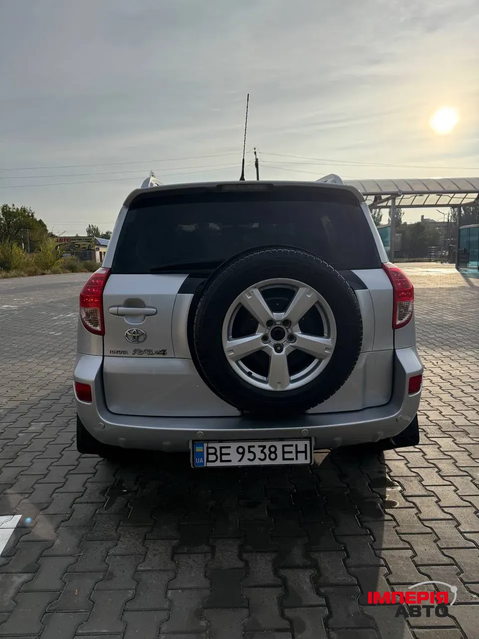 Toyota RAV4 - фото 8