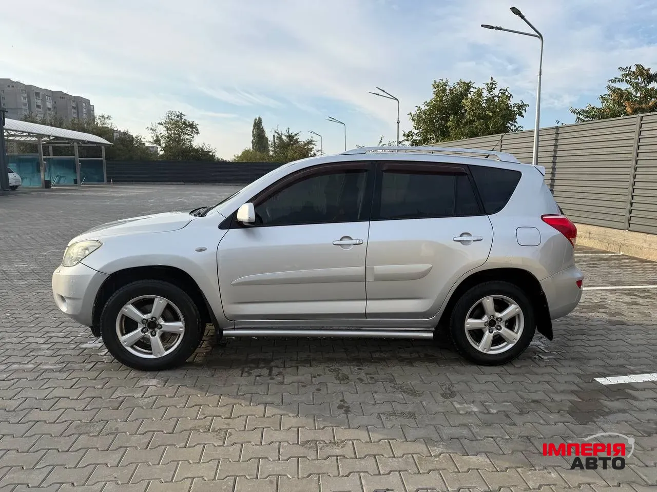 Toyota RAV4 - фото 3