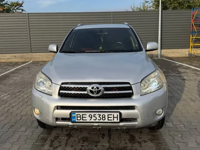 Toyota RAV4 - фото 5