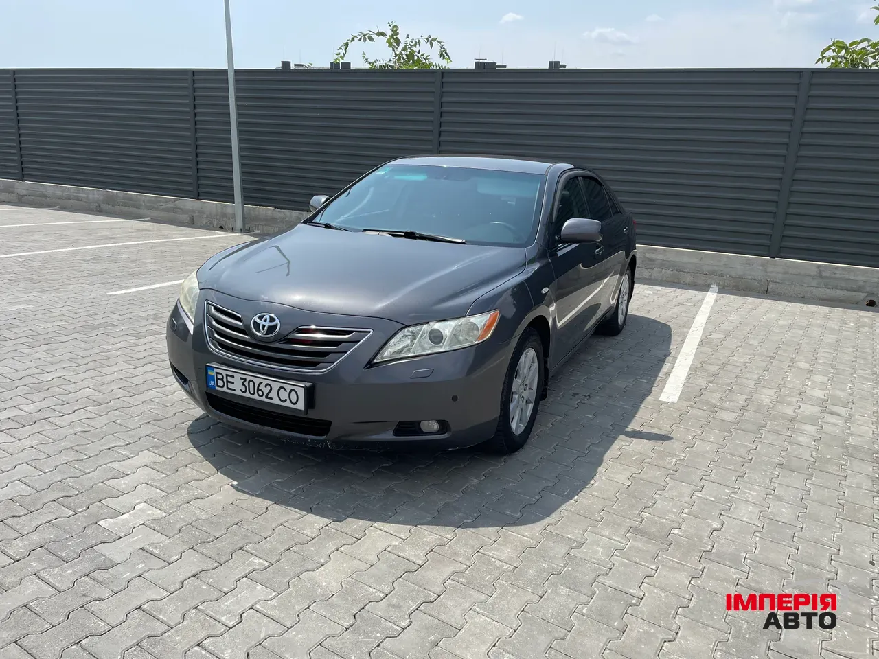 Toyota Camry - фото 2