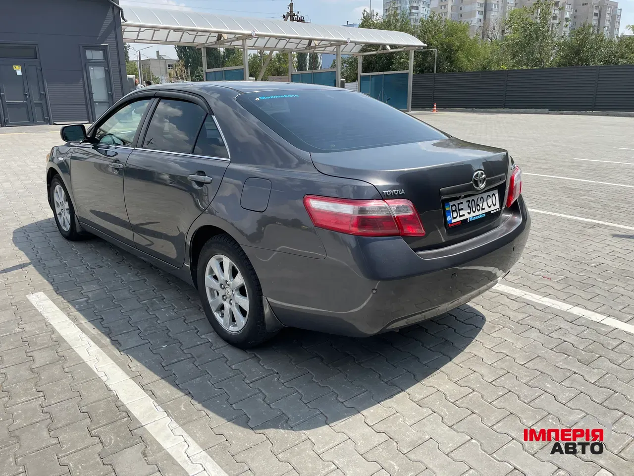 Toyota Camry - фото 1