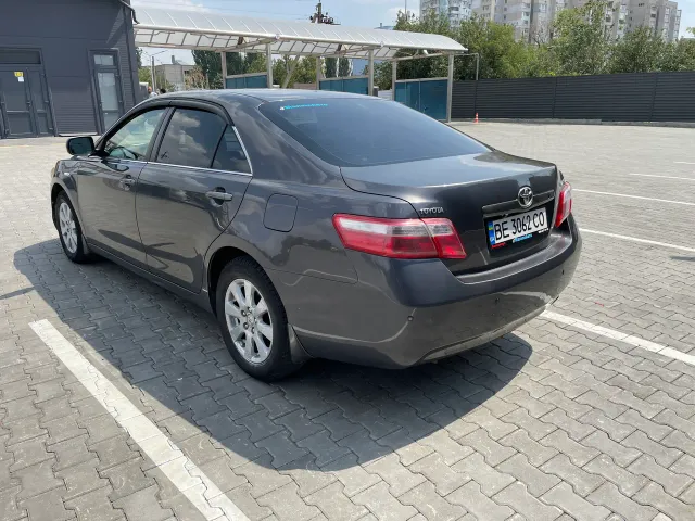 Toyota Camry - фото 1