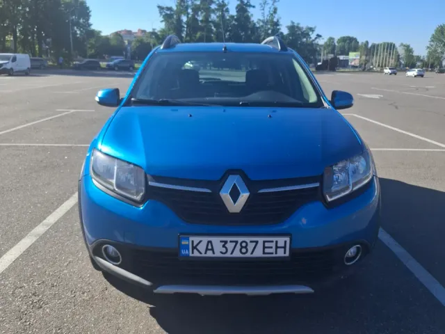 Renault Sandero - фото 1