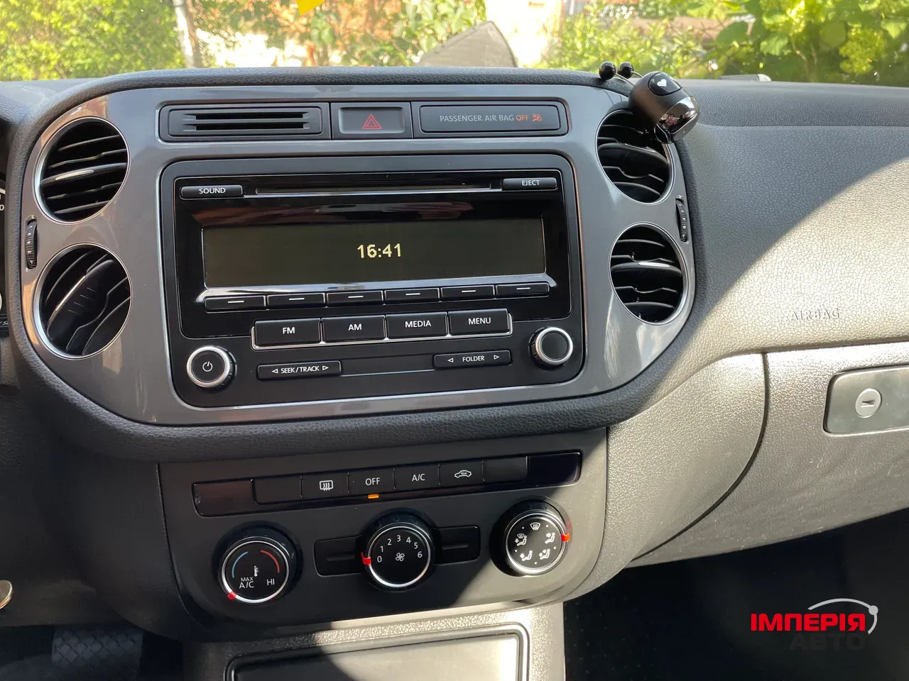 Volkswagen Tiguan - фото 13