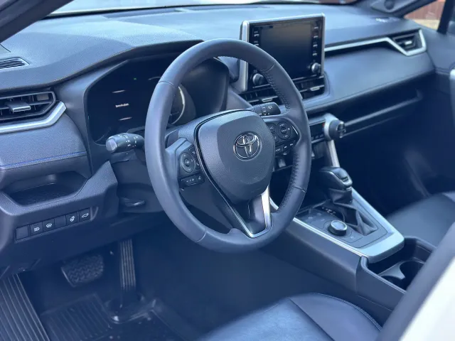 Toyota RAV4 - фото 5