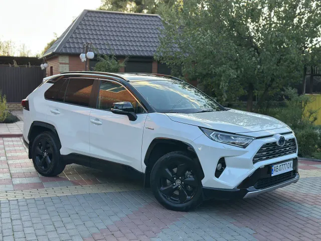 Toyota RAV4 - фото 2
