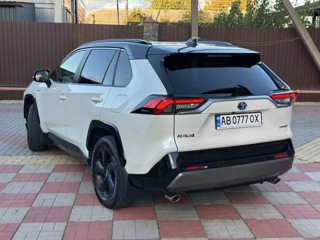Toyota RAV4 - фото 4