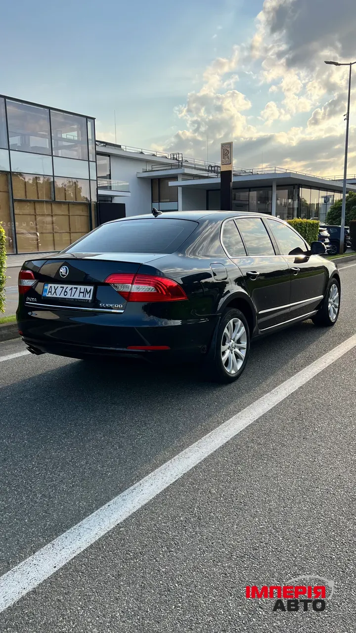 Skoda Superb - фото 8