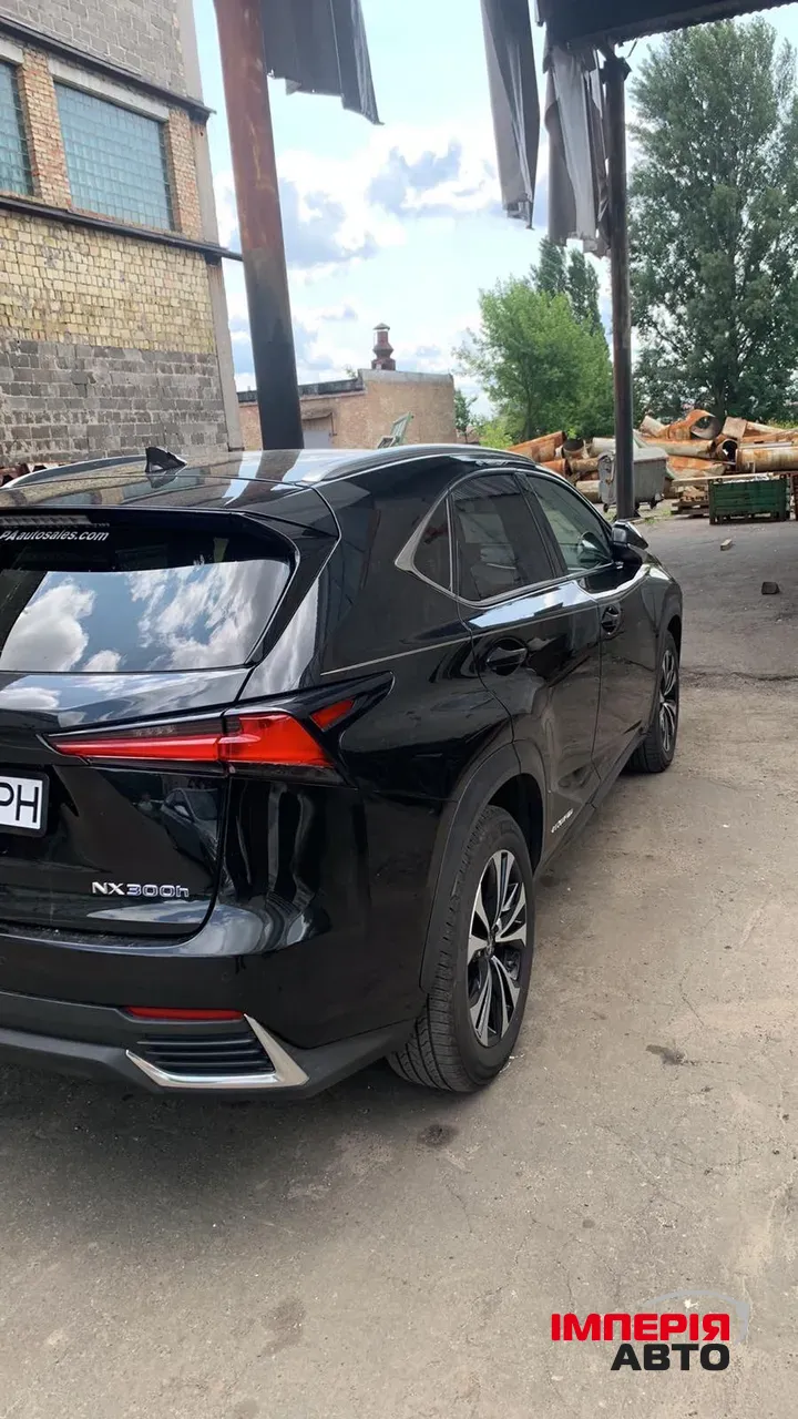 Lexus NX - фото 1