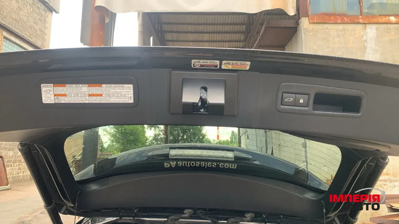 Lexus NX - фото 13