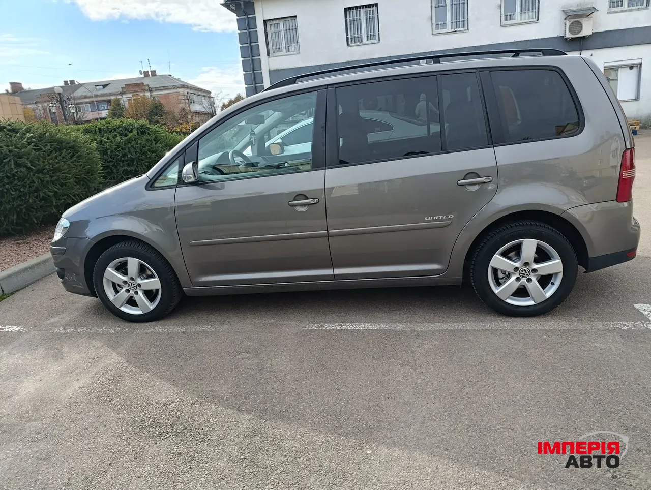 Volkswagen Touran - фото 4