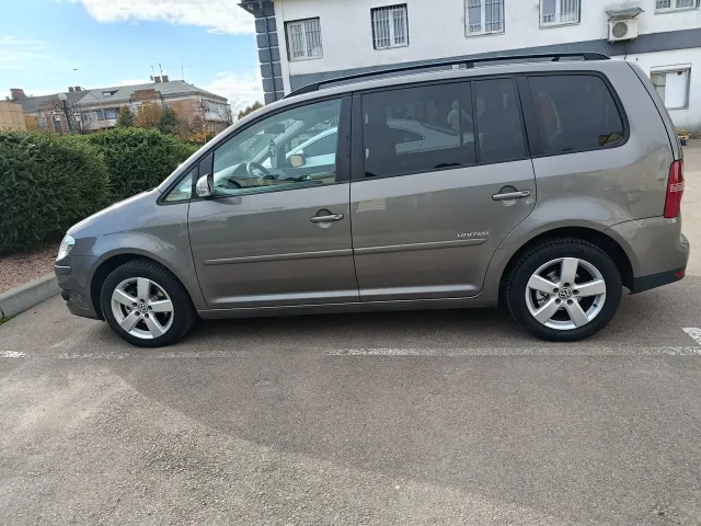 Volkswagen Touran - фото 4