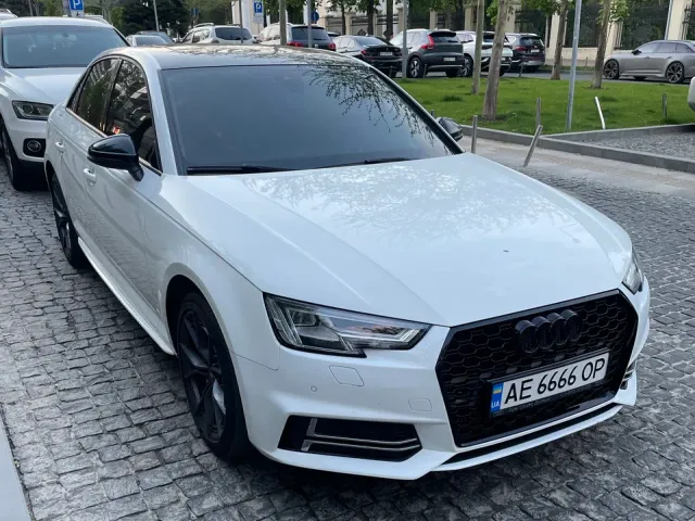 Audi A4 - фото 3