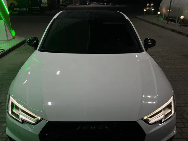 Audi A4 - фото 1