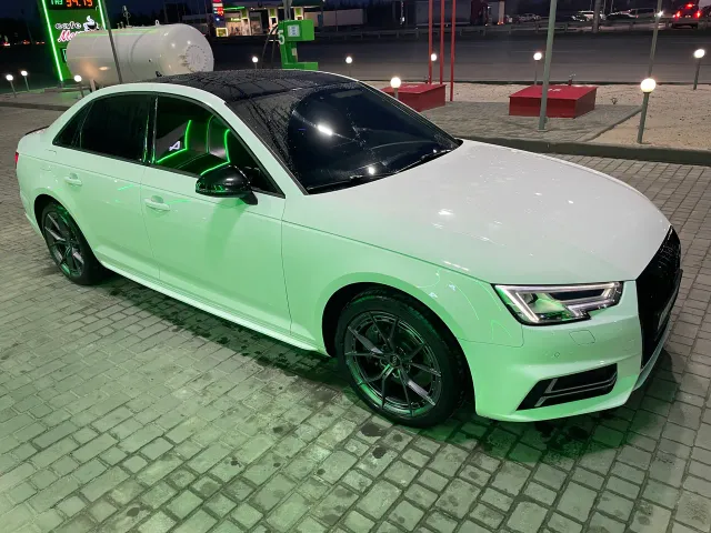Audi A4 - фото 5