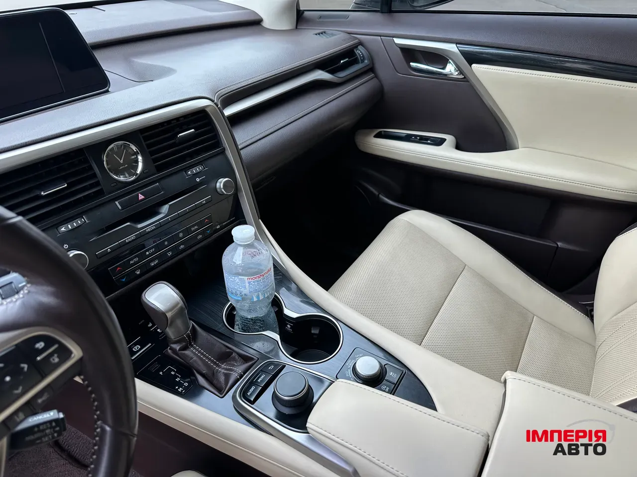 Lexus RX - фото 13